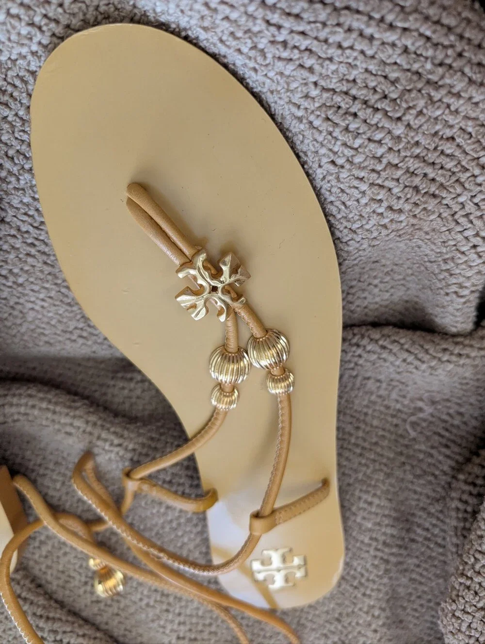Tory Burch Capri Sandals Thong Mustard Yellow Gold Wrap-around Ankle Straps Sz 7
